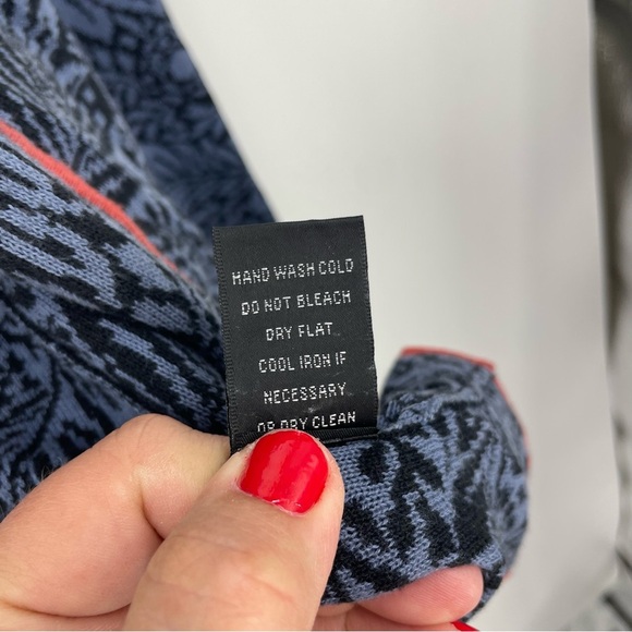 The Metropolitan Museum of Art Cotton Blue Red Floral Cardigan Sz XL - Picture 4 of 7